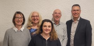 TSC Vorstand
von links nach rechts: Barbara Thun (Schatzwart), Regina Lorenz (Schriftführerin), Stephanie Schiml (Sportwart), Uli Henger (2. Vorsitzender), Michael Wolters (1. Vorsitzender)
